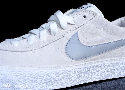 bruin witte nike tech|Nike sb bruin.